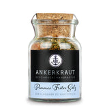Pommes Frites Salz von Ankerkraut im Korkenglas auf weißem Hintergrund.