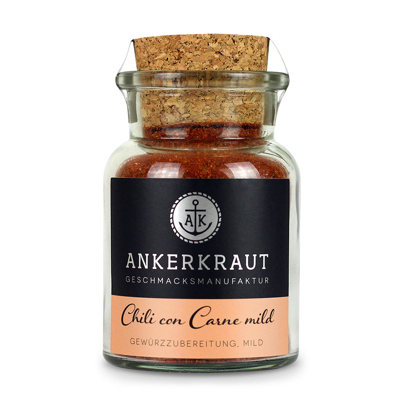 Chili con Carne von Ankerkraut im Korkenglas auf weißem Hintergrund.
